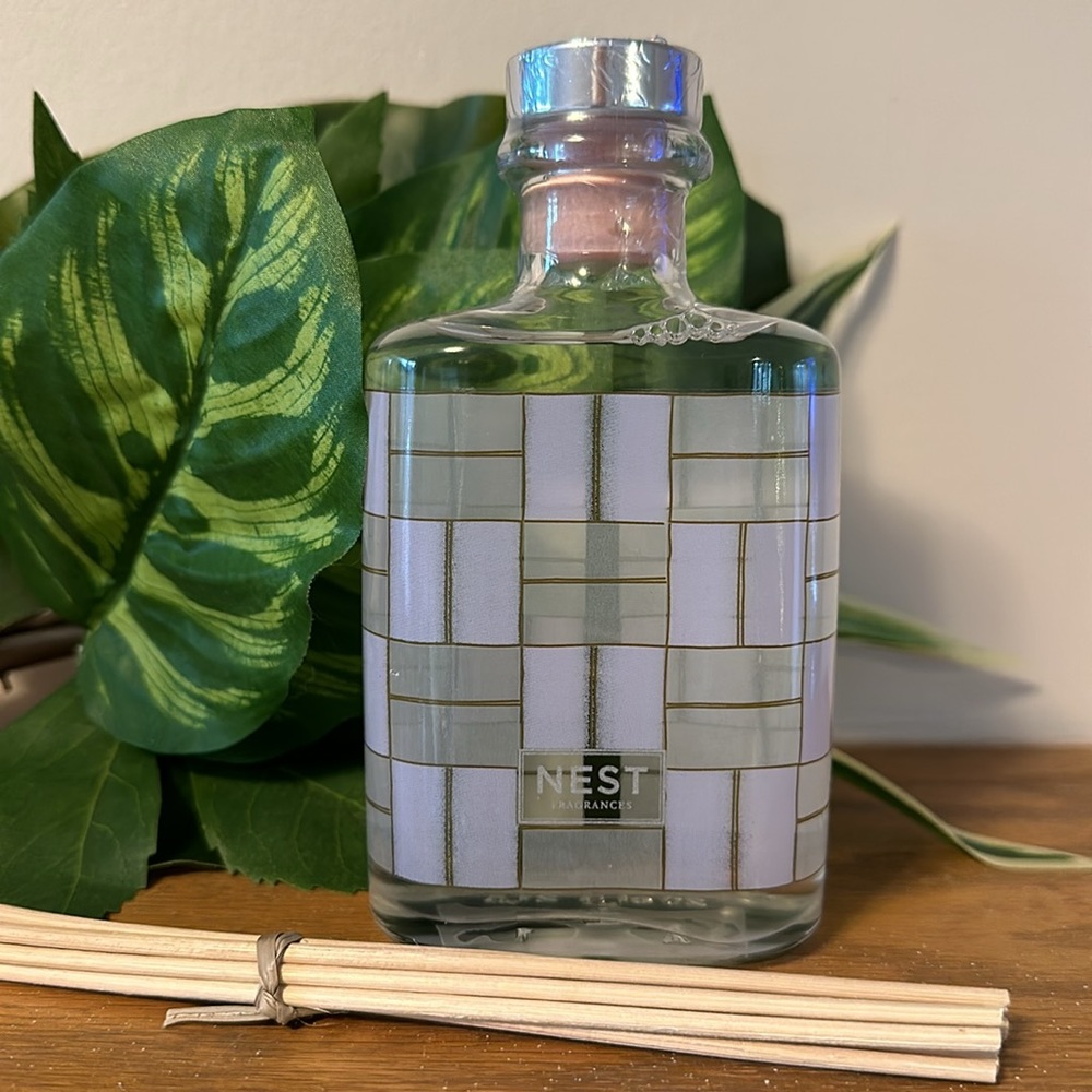 Nest Fragrances Cedar Leaf & Lavender Scented Flask Reed Diffuser 5.9 Fl Oz